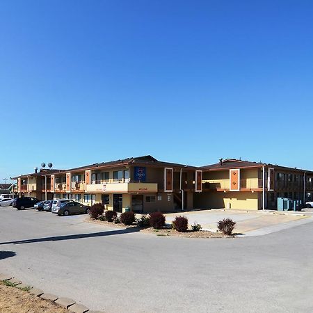 קוראלוויל Super 7 Motel מראה חיצוני תמונה