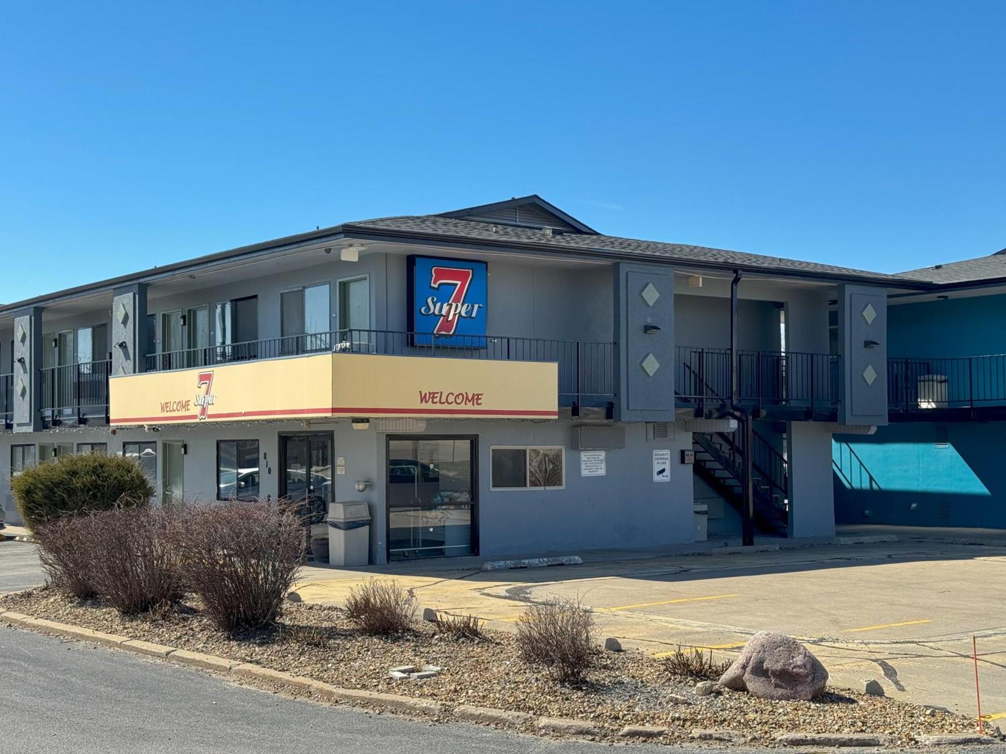 קוראלוויל Super 7 Motel מראה חיצוני תמונה