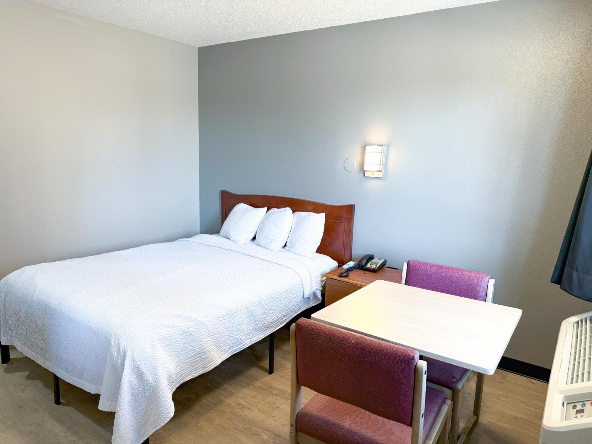 קוראלוויל Super 7 Motel מראה חיצוני תמונה