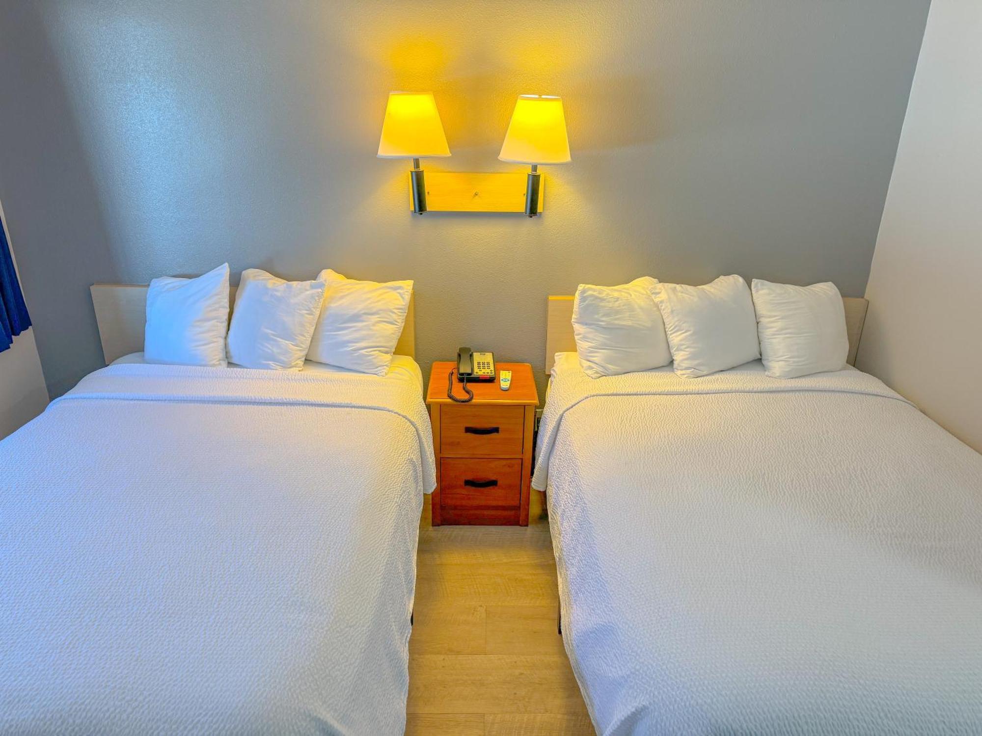 קוראלוויל Super 7 Motel מראה חיצוני תמונה