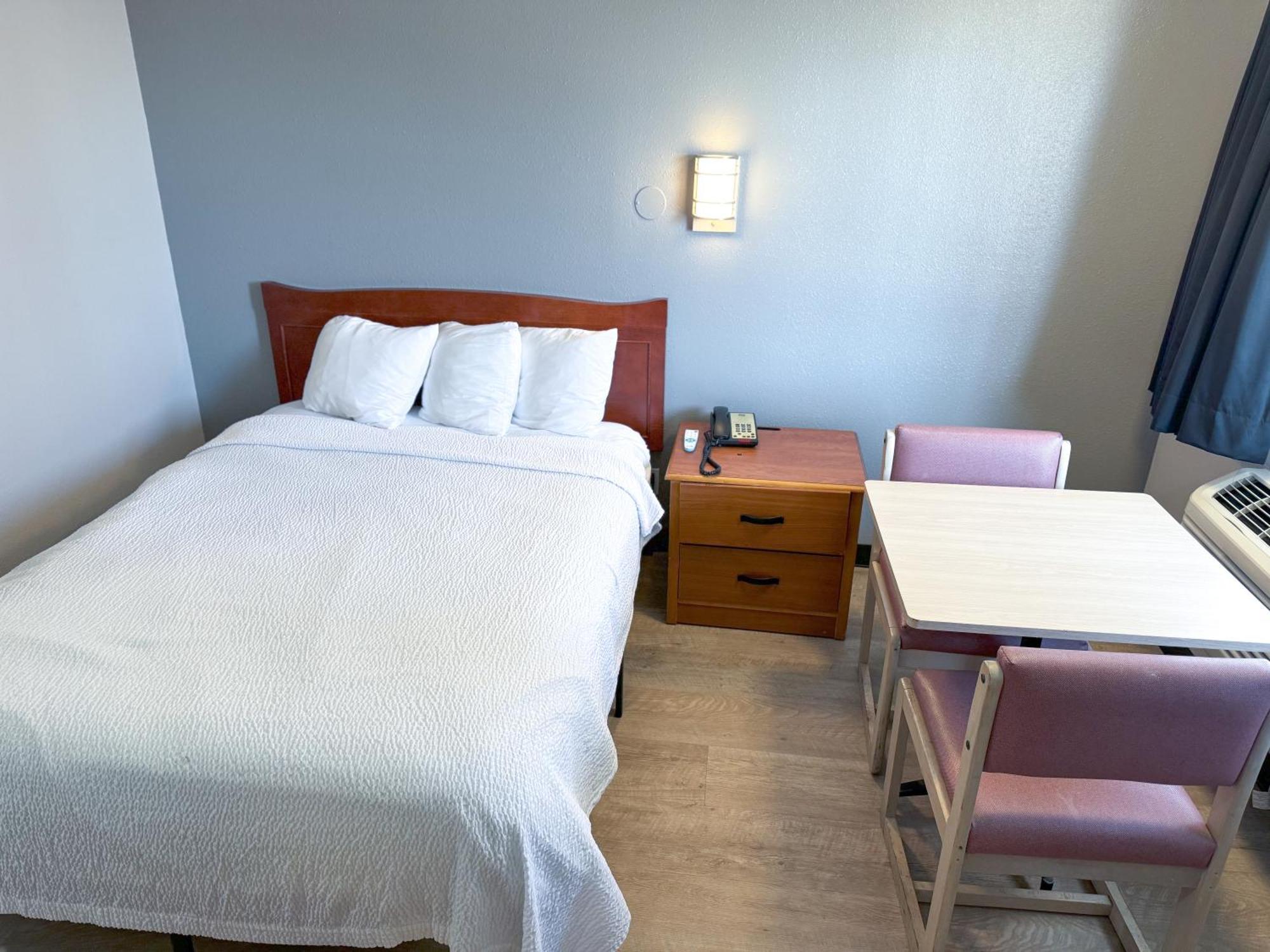 קוראלוויל Super 7 Motel מראה חיצוני תמונה