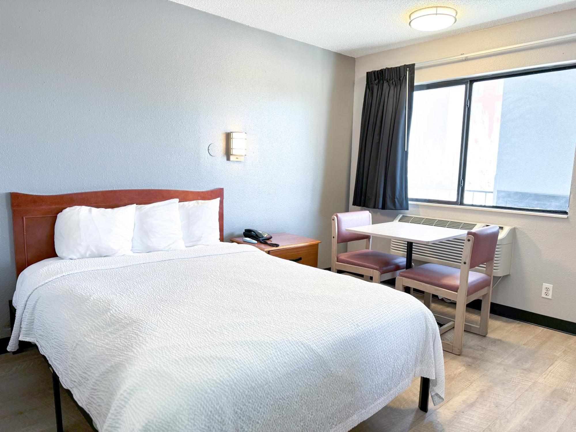 קוראלוויל Super 7 Motel מראה חיצוני תמונה