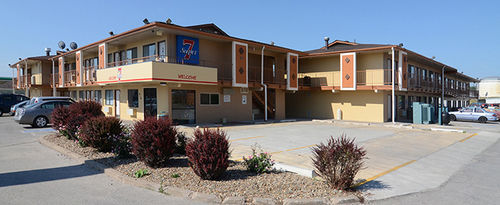 קוראלוויל Super 7 Motel מראה חיצוני תמונה